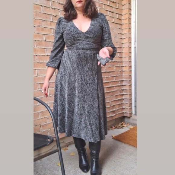 Alice+Olivia Coco Plung Neck Black Metalic Knit Midi Dress - Picture 5 of 16